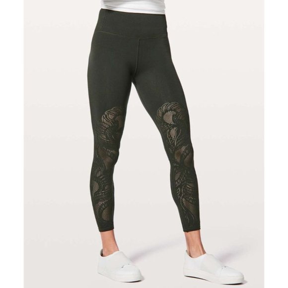 Lululemon Reveal Tight *Lattice Paisley 28" women's size 8 - Picture 5 of 5